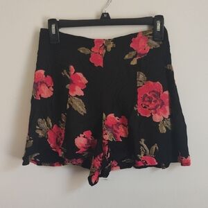 Kimchi Blue | Black + Red Floral Rose High-waist Shorts | 0 | EUC